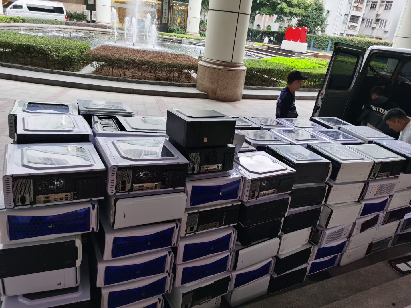 深圳电脑回收，当天取货超高效啦(图2)
